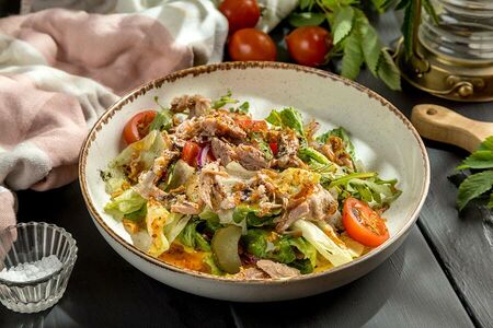 Салат с рваной свининой