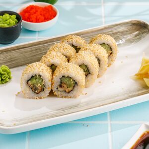 Ролл с угрем в кунжуте