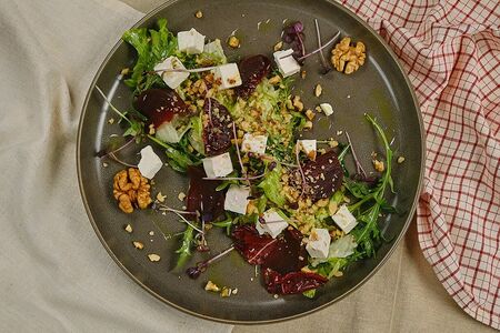 Салат с печеной свеклой