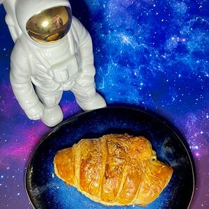 Круассан с миндалём и миндальным кремом