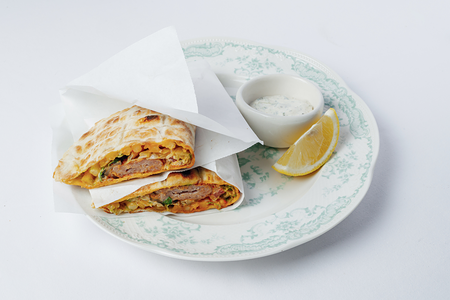 Гирос с сувлаки из курицы