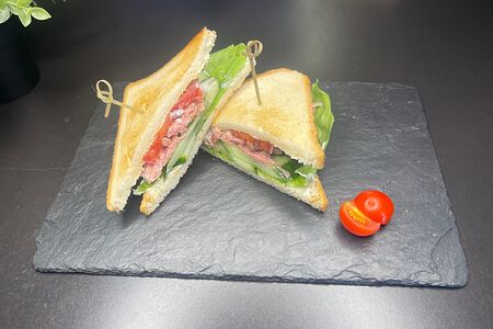 Сэндвич с тунцом