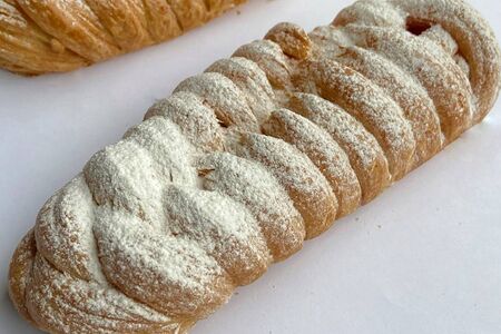 Слойка-штрудель с вишней