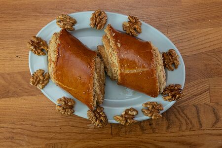 Када с грецкими орехами