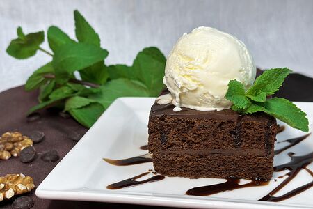 Шоколадный торт Захер