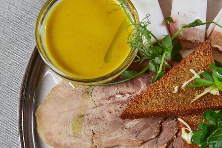 Телячий язык и сало по-домашнему