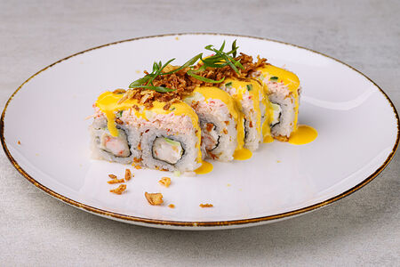 Ролл с креветками темпура и манго соусом