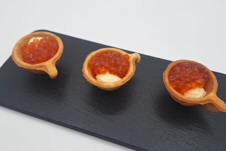 Тарталетки с красной икрой