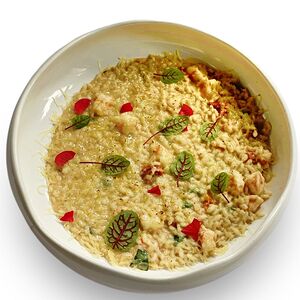 Ризотто с тигровой креветкой, зеленым базиликом и соусом Биск