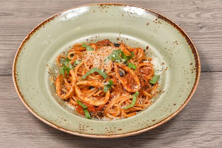 Паста с кальмарами чили