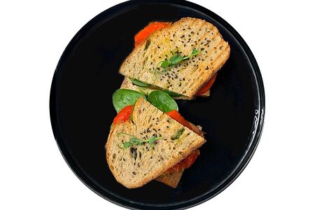 Сандвич с печёным перцем и тофу