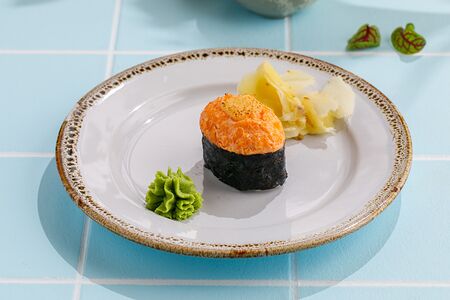 Запеченные суши с лососем