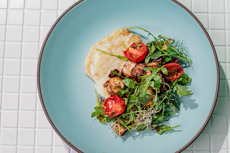 Запеченное филе судака с овощами