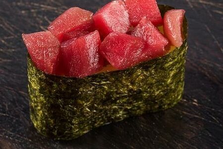 Спайси суши с тунцом