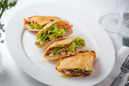 Пицца Скьяччата с тунцом