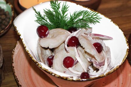 Белые соленые грузди