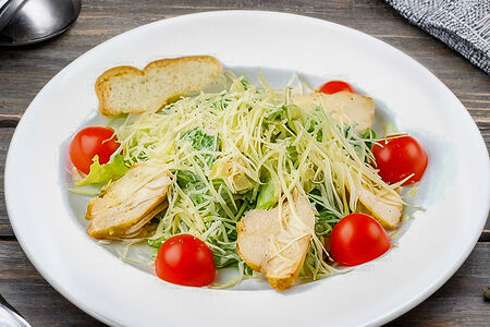 Салат Цезарь с цыплёнком 