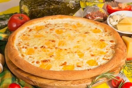 Пицца 4 сыра средняя