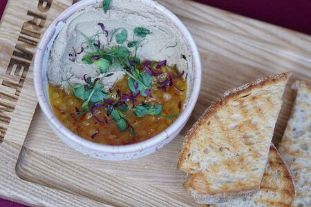 Паштет из печени индейки с чатни из груши