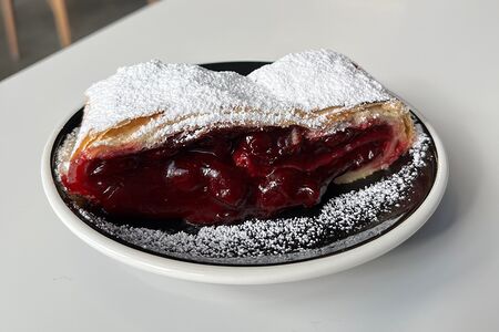 Вишневый штрудель