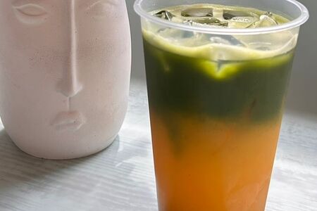 Матча-бамбл на свежевыжатом апельсиновом соке