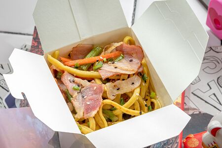 Вок с беконом