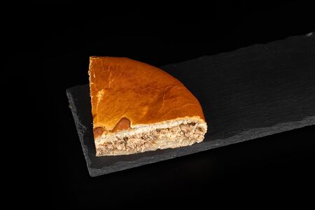 Четверть пирога с красной рыбой