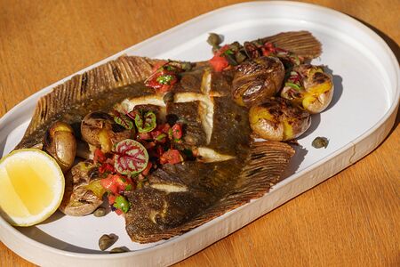 Камбала с молодым картофелем