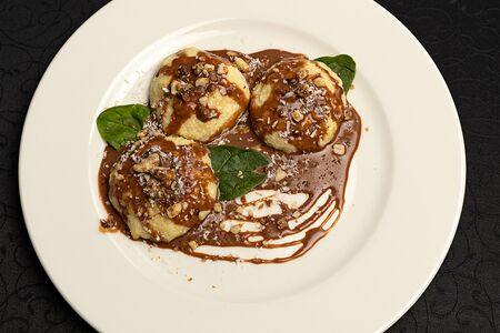 Сырники банановые с шоколадным соусом