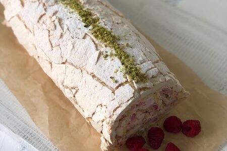 Меренговый рулет Малина-фисташка