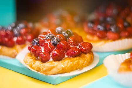 Вензель с ягодами