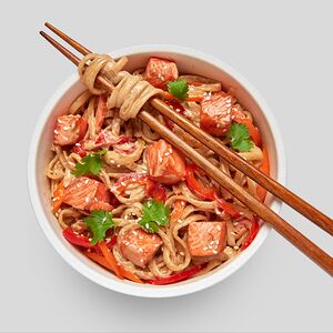 Удон с лососем в сливочном соусе