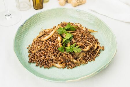 Гречка с вешенками