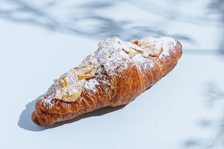 Круассан миндальный