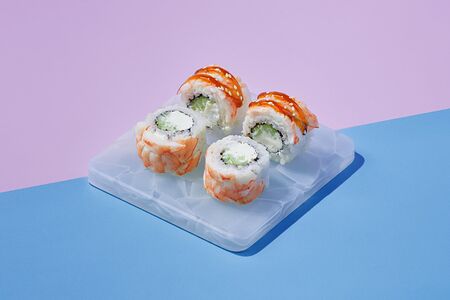 Ролл Филадельфия с креветкой 1/2