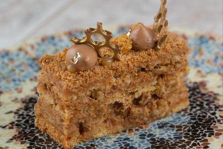 Медовик с грецкими орехами