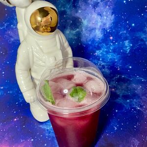 Лимонад с черной смородиной