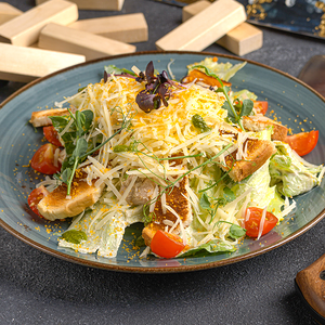 Цезарь с куринной грудкой 280 гр