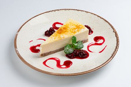 Чизкейк с вишневым сосусом