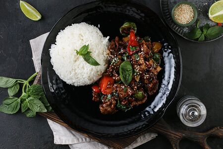 Говядина по-гуанчжоуски с базиликом