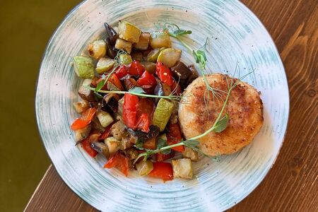 Рыбная котлета с овощами