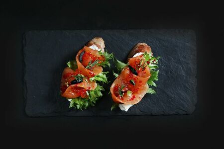 Брускетты с семгой