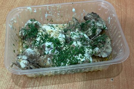 Тушеная капуста с грибами в сметанном соусе