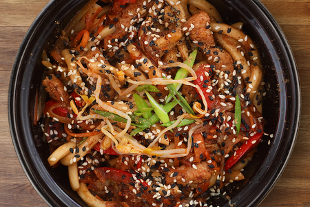 Лапша с пряной свининой Шанхай