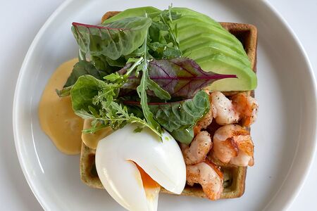 Шпинатная вафля с креветкой