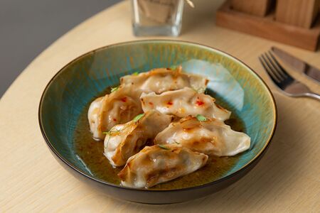 Японские пельмешки Гёдзе с кальмаром