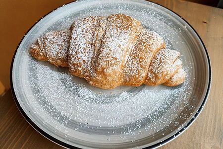 Круассан с начинкой на выбор