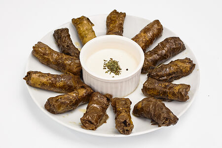 Долма в виноградных листьях