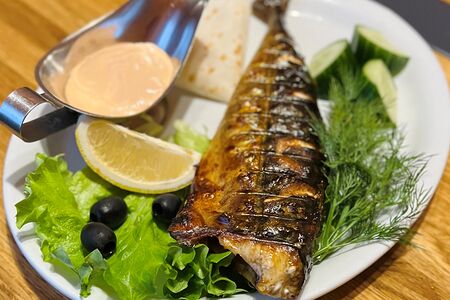 Скумбрия цельная на гриле