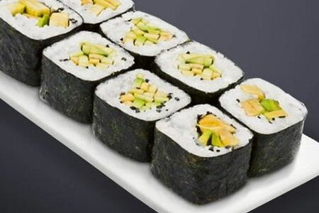 Ролл с авокадо